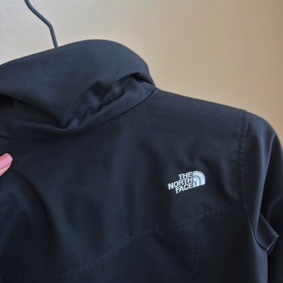 The North Face Outdoor Jacket - Picture 6 of 6